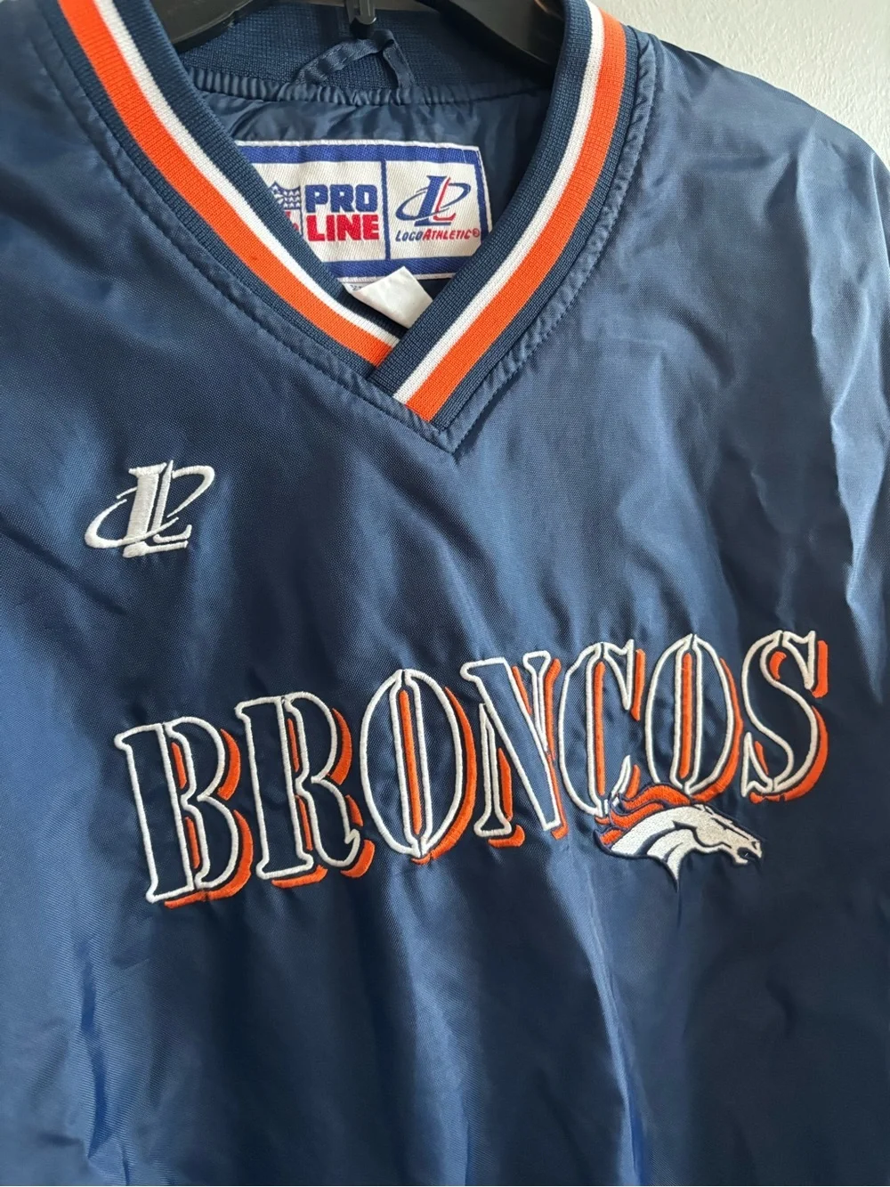 Vintage 90s Boys XL (18) NFL Pro Line Denver Broncos pullover windbreaker Vneck